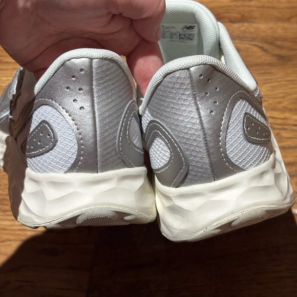 NEW BALANCE Fresh Foam Arishi v4 Tiralux Running Shoe Sneaker White Women’s 10 - Picture 9 of 10